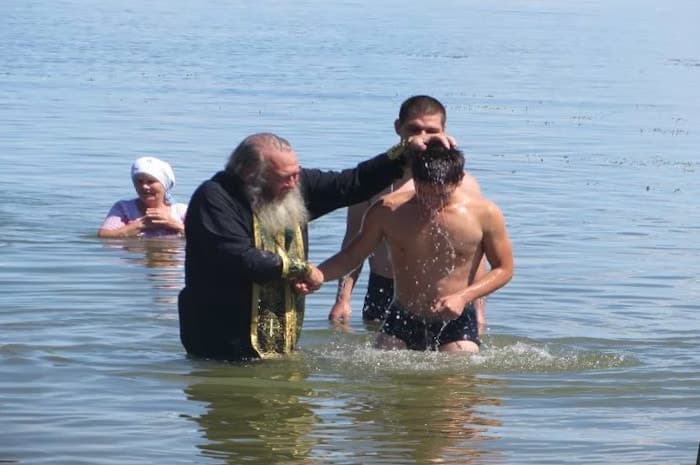 Карлику отказали в крещении