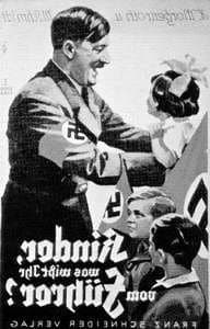 Адольф Гитлер ласкает ребёнка
