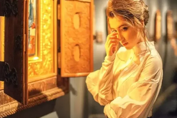 Женщина дороже икон - концепция Андрея Булатова