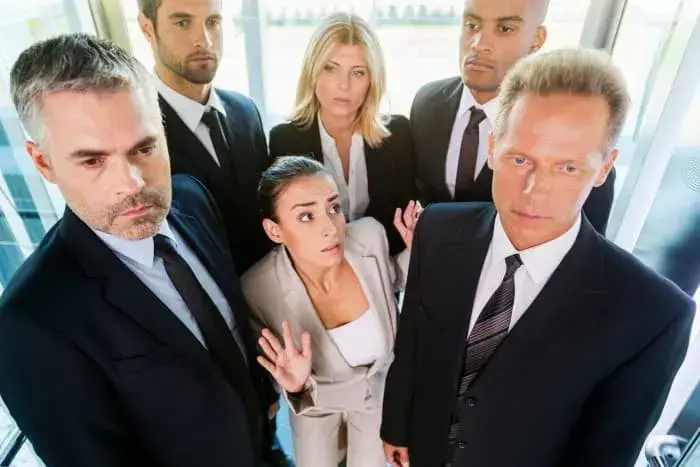 Как уверенно чувствовать себя в толпе? Концепция Андрея Булатова.