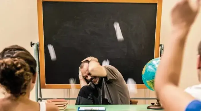 Школьники издевались над учительницей