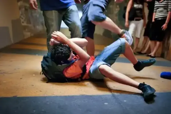 Физическое насилие - концепция Андрея Булатова