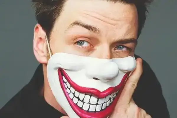 Искусство уважения, как правильно улыбаться